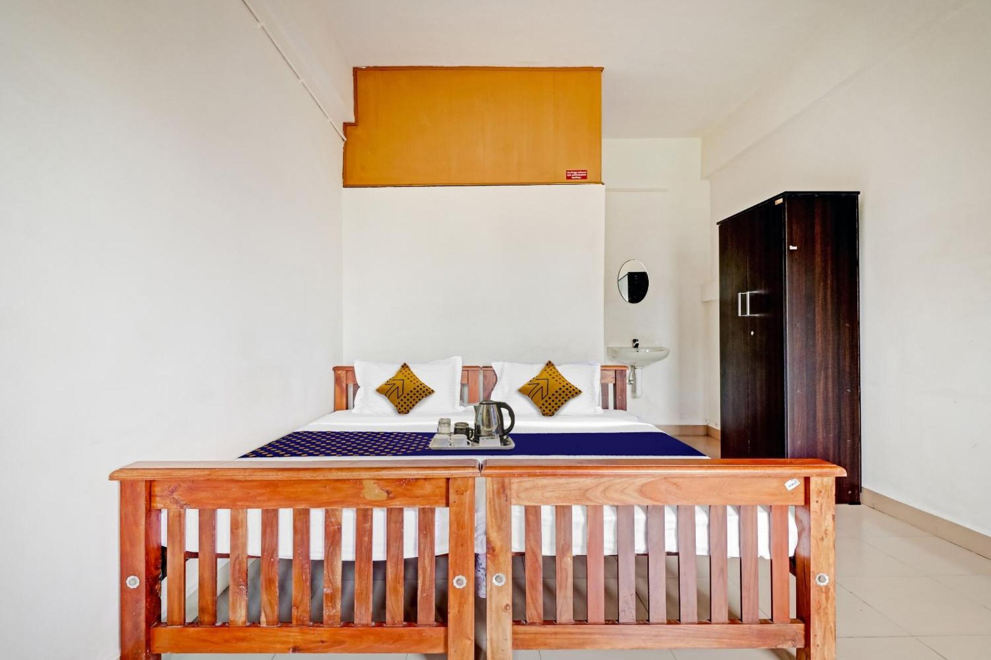 Spot On Jayesh Guest House Nashik Buitenkant foto