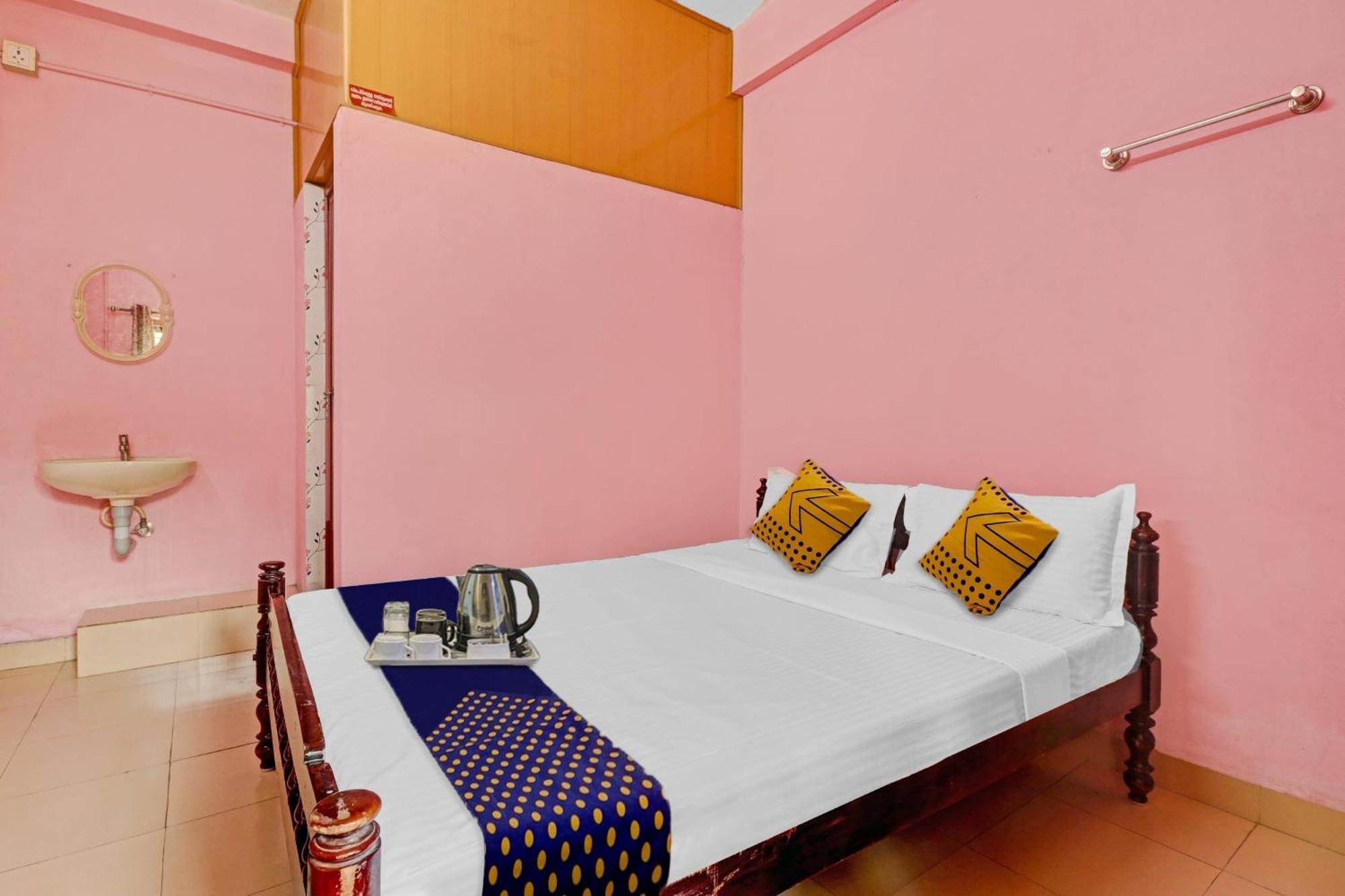 Spot On Jayesh Guest House Nashik Buitenkant foto