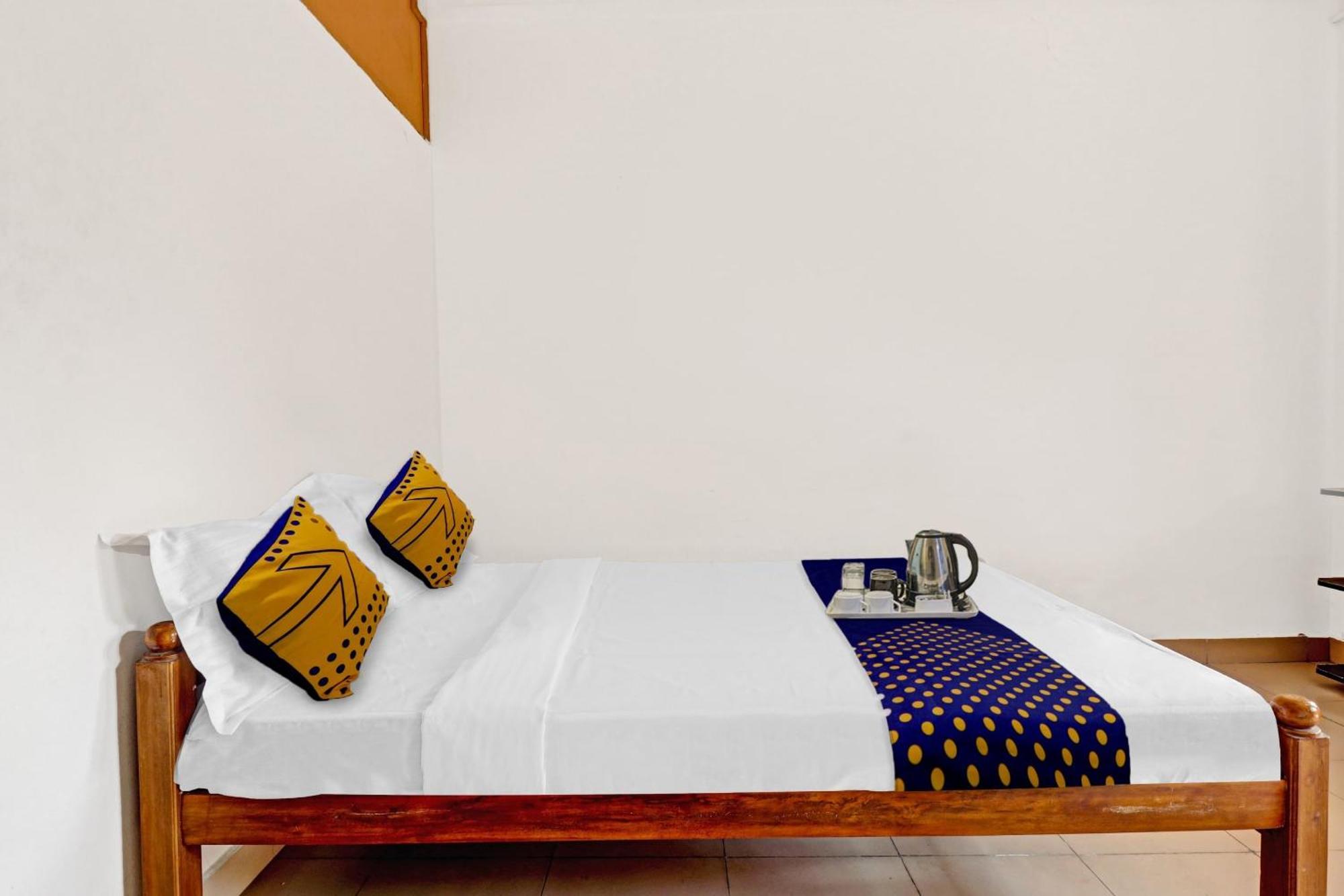 Spot On Jayesh Guest House Nashik Buitenkant foto