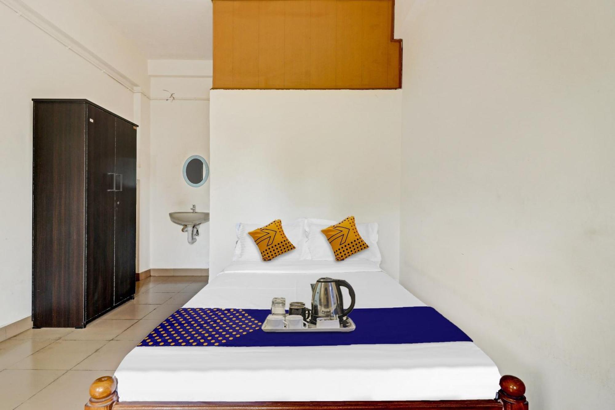 Spot On Jayesh Guest House Nashik Buitenkant foto