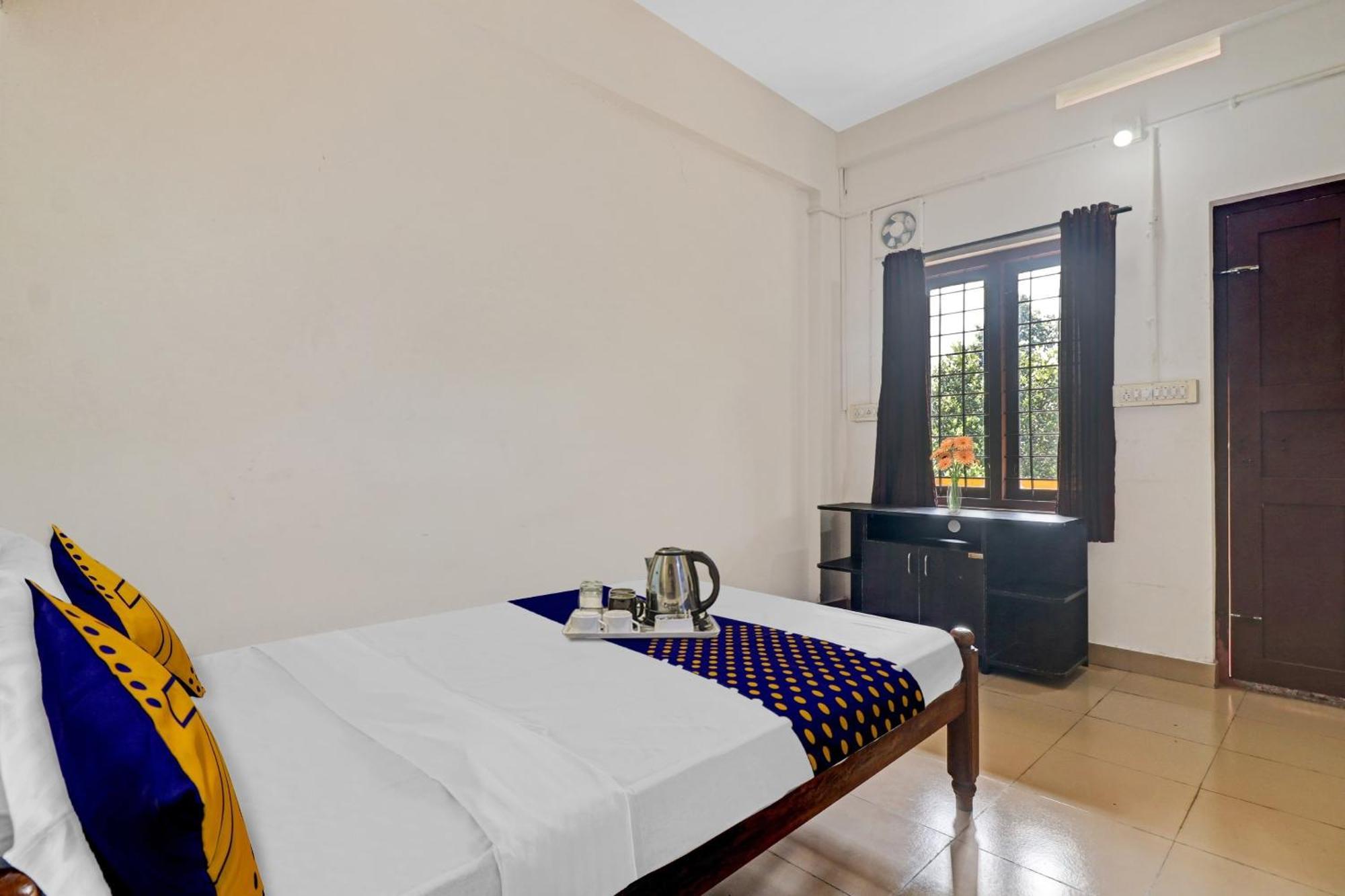 Spot On Jayesh Guest House Nashik Buitenkant foto