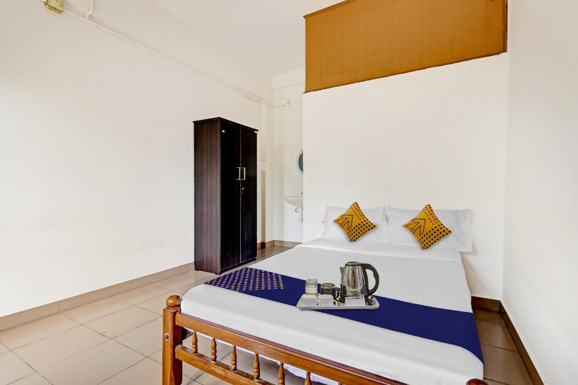 Spot On Jayesh Guest House Nashik Buitenkant foto