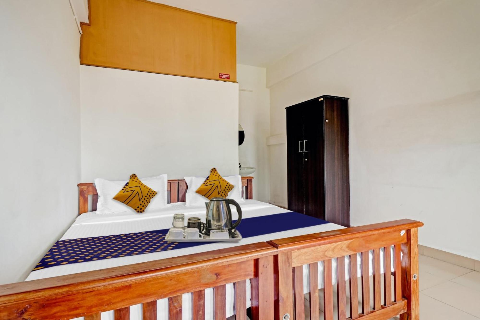 Spot On Jayesh Guest House Nashik Buitenkant foto